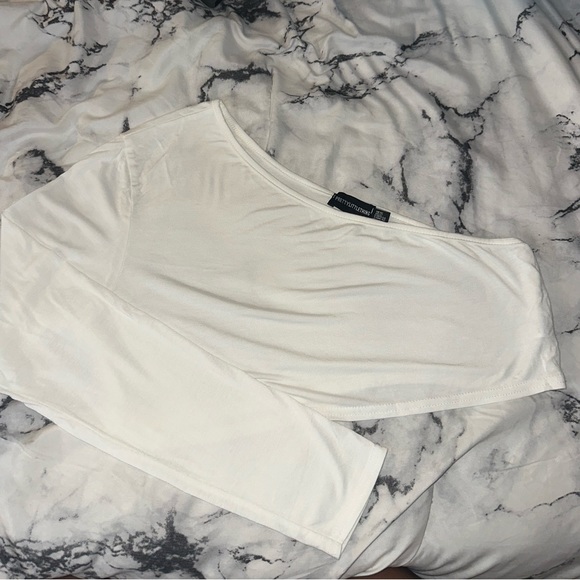 Pretty little things off the shoulder crop top - Picture 2 of 2
